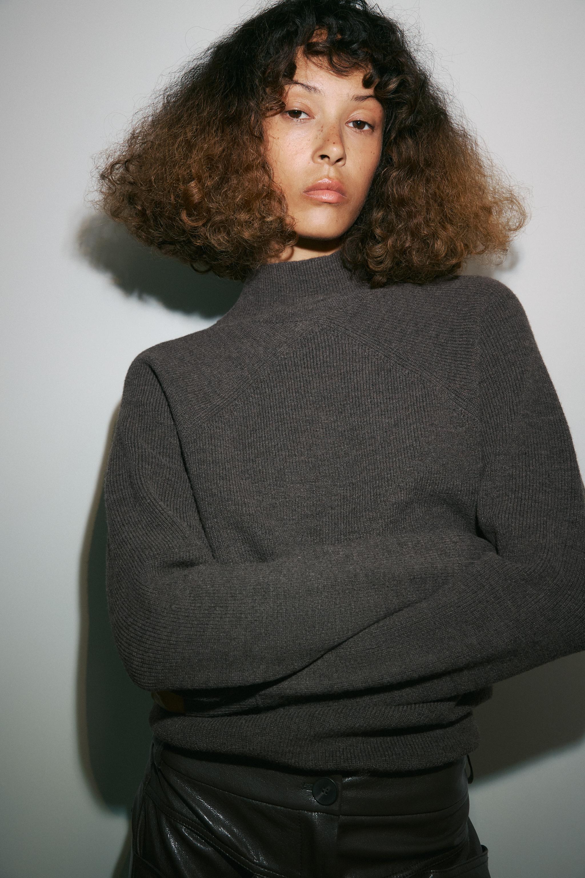 HIGH NECK KNIT JUMPER